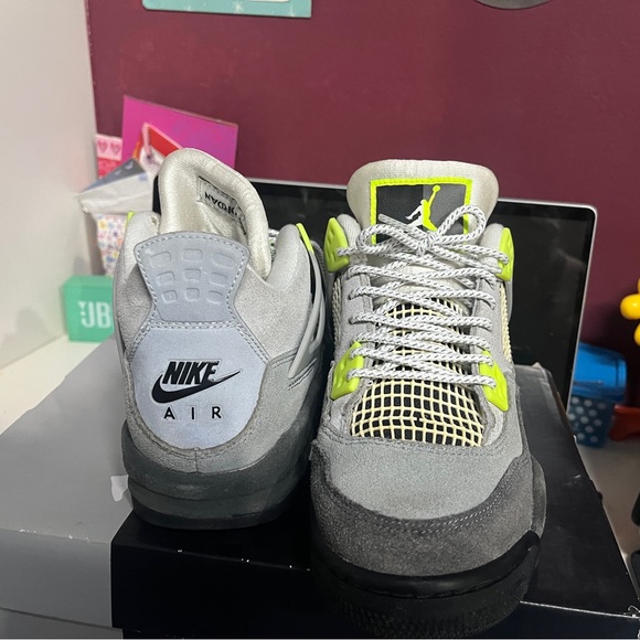 Air Jordan 4 Retro SE (GS) 100% Authentic - Picture 6 of 17